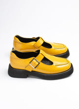 Lade das Bild in den Galerie-Viewer, Chunky Mary Jane Schuh in knalligem Knautschlackleder