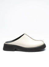 Load image into Gallery viewer, Chunky unisex Clog in off-white mit Mittelnaht
