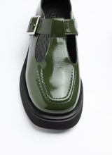 Load image into Gallery viewer, Chunky Mary Jane Schuhe aus dunkelgrünem Knautschlackleder mit grauen Nähten
